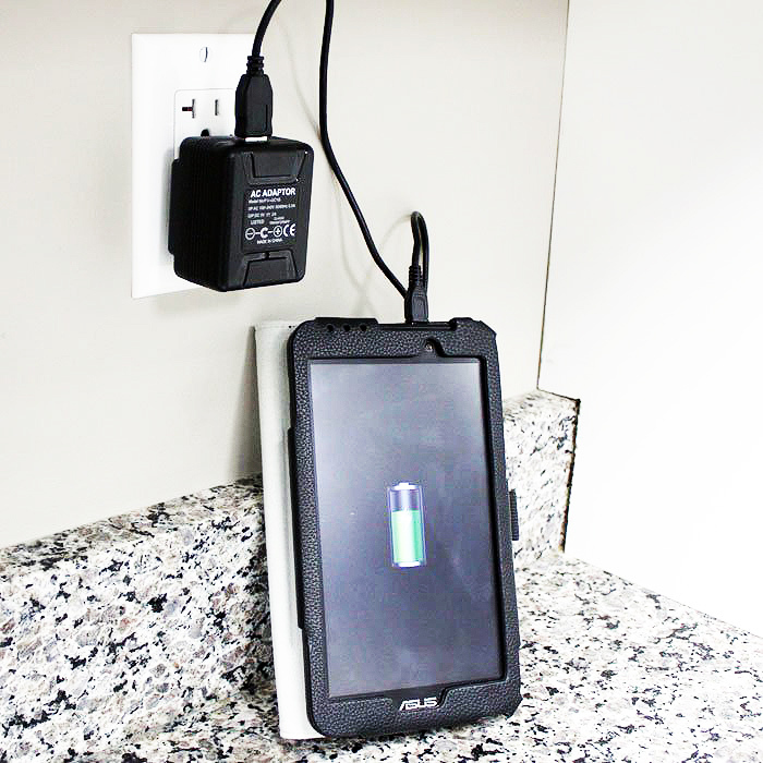 lawmate-pv-uc10i-ac-adapter-hidden-camera-wall-charger-tablet__25089.1488947800.1280.1280