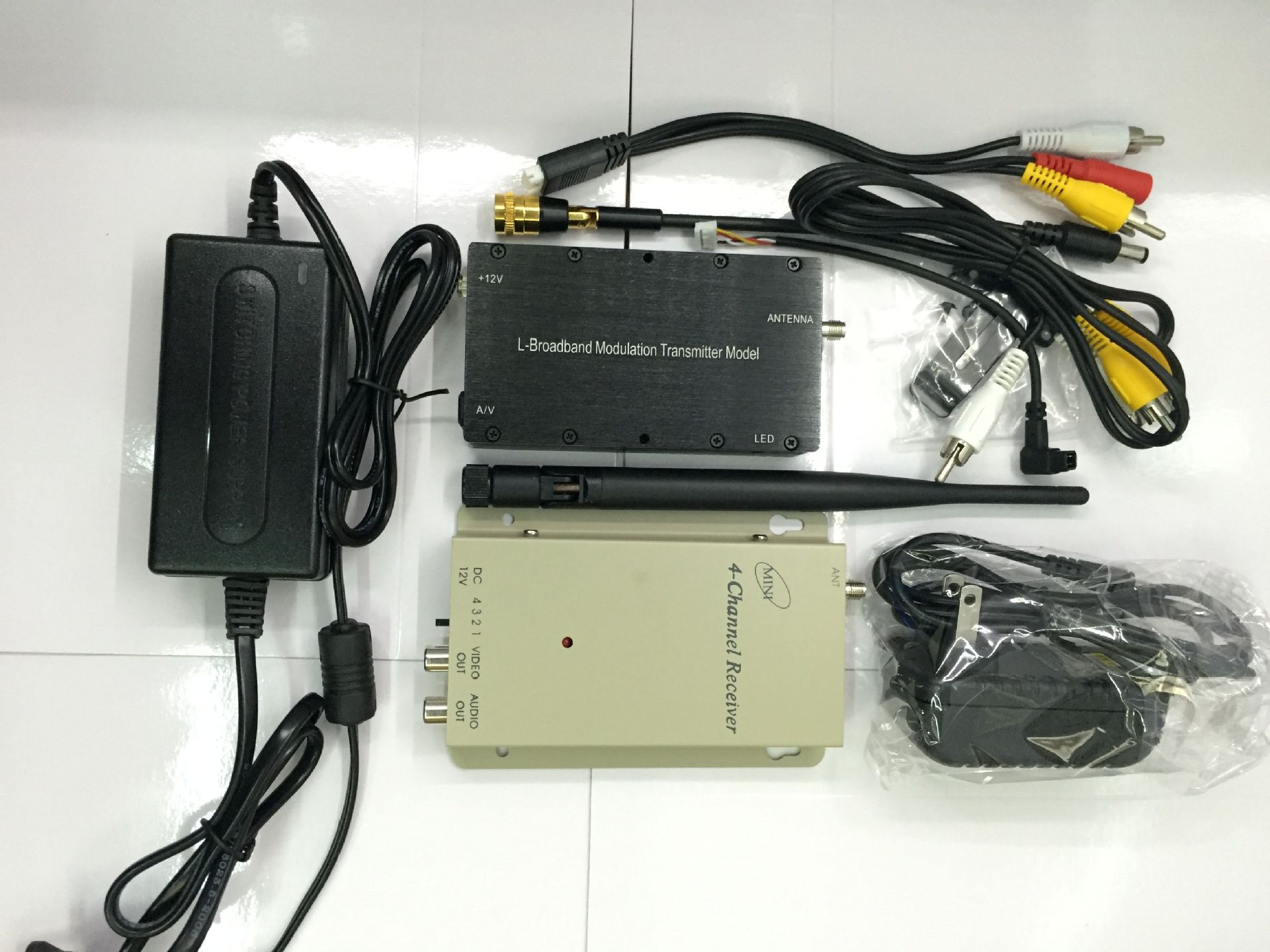 1.2G 8W Wireless Audio Video AV Transmitter